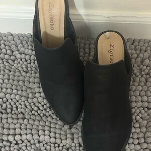 Zigi Soho Black Pointed Slip-On Mule Clogs